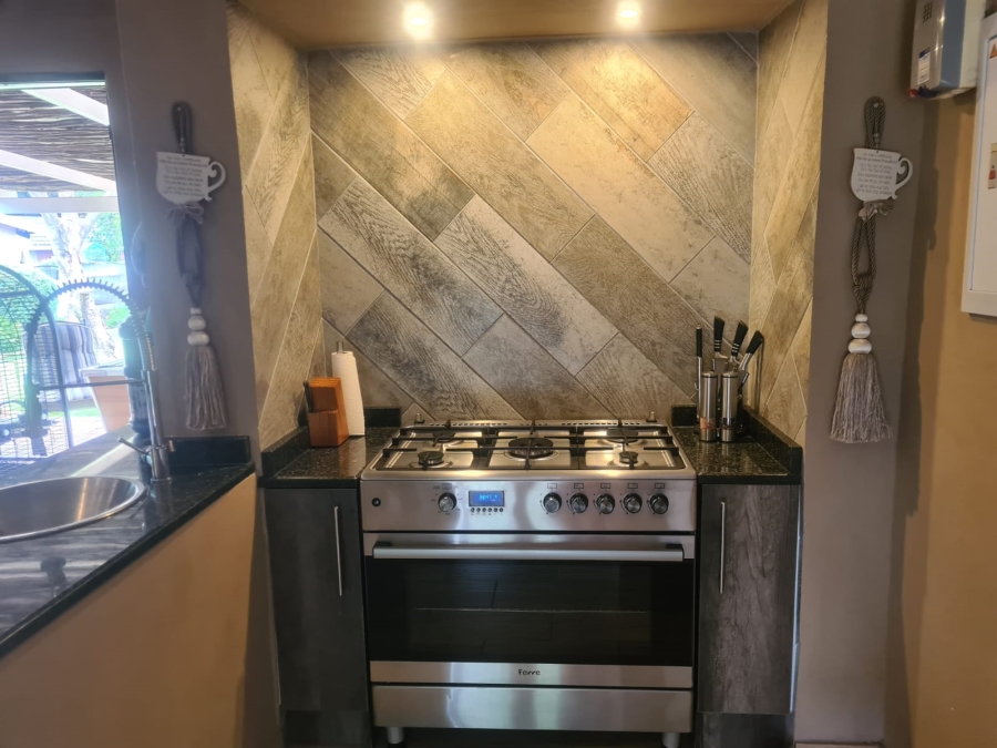 6 Bedroom Property for Sale in Cashan North West